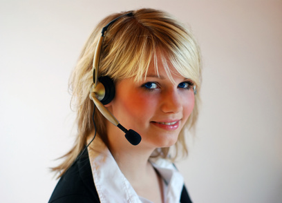 Mitarbeiterin mit Headset